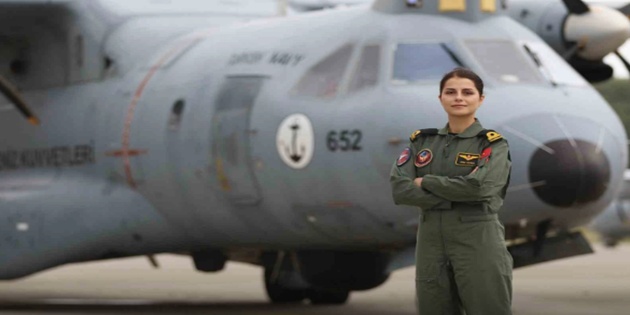 Türk Deniz Kuvvetlerinde Bir İlk, Hilal Aydın İlk Kadın Uçak Pilotu Oldu